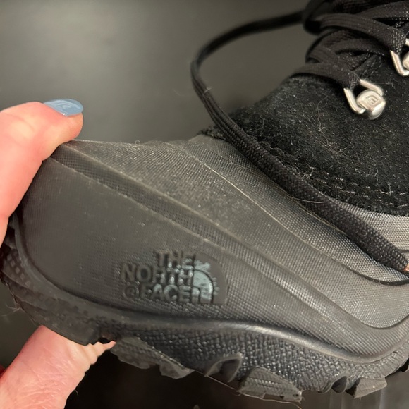 The North Face Black Insulated Winter Boots - big kids size 4 - Picture 7 of 13